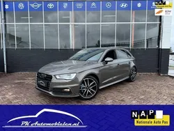 Grijs, metallic lak Gebruikt 2015 Audi A3 Sportback Ambition Hatchback | € 11.950 (Eerlijke prijs)