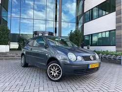 Blauw Gebruikt 2002 VW Polo Hatchback | € 999 (Goede deal)