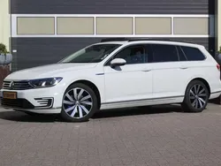 Wit Gebruikt 2018 VW Passat Highline Stationwagen | € 19.400 (Eerlijke prijs)