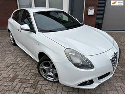 Wit Gebruikt 2010 Alfa Romeo Giulietta Distinctive Hatchback | € 6.750 (Eerlijke prijs)