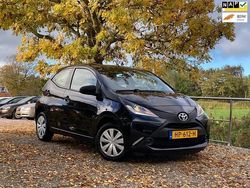Zwart Gebruikt 2015 Toyota Aygo Hatchback | € 6.450 (Eerlijke prijs)