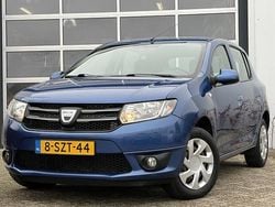 Blauw Gebruikt 2014 Dacia Sandero Lauréate Hatchback | € 4.950 (Goede deal)