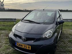 Grijs Gebruikt 2010 Toyota Aygo Comfort Hatchback | € 4.950 (Eerlijke prijs)