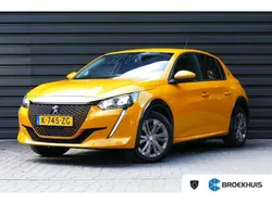 Geel, metallic lak Gebruikt 2021 Peugeot e-208 Allure Hatchback | € 13.400 (Super prijs)