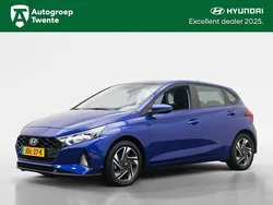 Midnight blue (blauw metallic) Gebruikt 2023 Hyundai i20 Comfort Hatchback | € 16.450 (Goede deal)