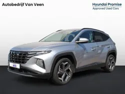 Shimmering silver (grijs metallic) Gebruikt 2023 Hyundai Tucson Premium SUV | € 35.945 (Eerlijke prijs)