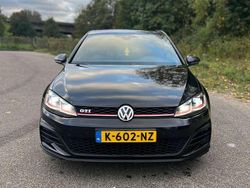 Zwart Gebruikt 2017 VW Golf VII GTI Hatchback | € 24.000 (Iets duurder)
