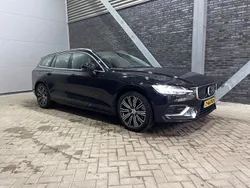 Zwart Gebruikt 2023 Volvo V60 Plus Stationwagen | € 38.800 (Goede deal)