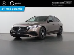 Bruin Gebruikt 2024 Mercedes E300 AMG line Stationwagen | € 63.350 (Duur)
