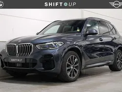 Grijs, metallic lak Gebruikt 2022 BMW X5 M Sport SUV | € 67.940 (Eerlijke prijs)