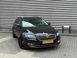 Zwart Gebruikt 2016 Skoda Superb Business Line Stationwagen | € 11.495 (Duur)