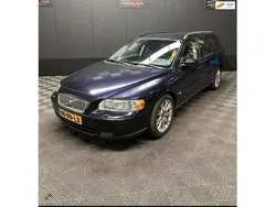 Blauw Gebruikt 2005 Volvo V70 Momentum Stationwagen | € 1.100 (Eerlijke prijs)