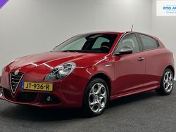 Rood Gebruikt 2016 Alfa Romeo Giulietta Super Hatchback | € 15.000 (Eerlijke prijs)
