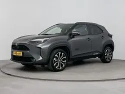 Ash grey metallic (donker grijs metallic) Gebruikt 2023 Toyota Yaris Cross Limited SUV | € 28.745 (Eerlijke prijs)