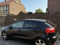 Zwart Gebruikt 2013 Kia Rio MPV | € 6.000 (Duur)