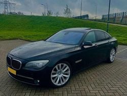 Zwart Gebruikt 2011 BMW 750 Sedan | € 18.000 (Eerlijke prijs)