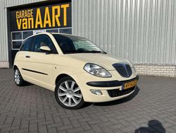Beige, metallic lak Gebruikt 2003 Lancia Ypsilon Hatchback | € 2.750