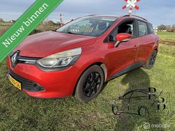 Rood Gebruikt 2014 Renault Clio GrandTour Expression Stationwagen | € 3.199 (Duur)