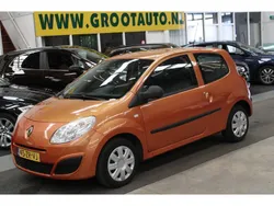Oranje Gebruikt 2008 Renault Twingo Authentique Hatchback | € 2.744 (Eerlijke prijs)