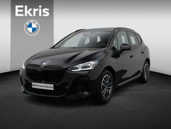 Zwart, metallic lak Gebruikt 2023 BMW 225 Active Tourer M Sport MPV | € 39.900 (Eerlijke prijs)