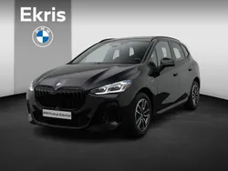 Zwart, metallic lak Gebruikt 2023 BMW 225 Active Tourer M Sport MPV | € 39.900 (Eerlijke prijs)