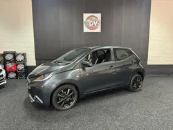 Grijs, metallic lak Gebruikt 2015 Toyota Aygo X-wave Hatchback | € 7.445 (Goede deal)