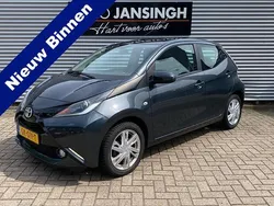 Grijs Gebruikt 2015 Toyota Aygo X-play Hatchback | € 7.950 (Eerlijke prijs)