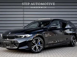 Zwart Gebruikt 2022 BMW 330e M Sport Stationwagen | € 43.900 (Duur)
