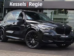 Zwart, metallic lak Gebruikt 2021 BMW X5 M Sport SUV | € 67.950 (Eerlijke prijs)