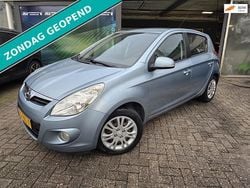 Blauw (metallic) Gebruikt 2011 Hyundai i20 Hatchback | € 3.499 (Eerlijke prijs)