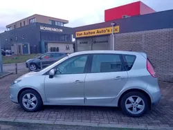 Grijs, metallic lak Gebruikt 2010 Renault Scénic III Dynamique MPV | € 3.990 (Eerlijke prijs)