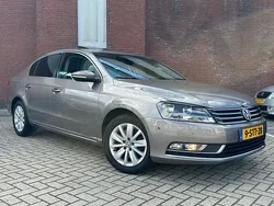 Bruin Gebruikt 2011 VW Passat Highline Sedan | € 4.450 (Goede deal)