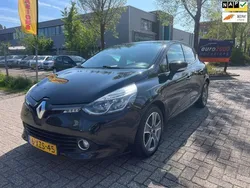 Zwart Gebruikt 2014 Renault Clio IV Night&Day Hatchback | € 5.450 (Eerlijke prijs)