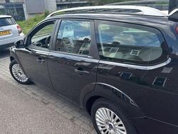 Zwart Gebruikt 2008 Ford Focus Titanium Stationwagen | € 1.250 (Goede deal)