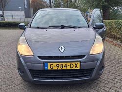 Grijs Gebruikt 2011 Renault Clio II Authentique Hatchback | € 3.500 (Iets duurder)