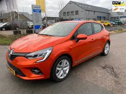 Oranje, metallic lak Gebruikt 2021 Renault Clio V Business Hatchback | € 16.450 (Super prijs)