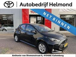Zwart Gebruikt 2024 Toyota Yaris Hybrid Active Hatchback | € 23.400 (Eerlijke prijs)