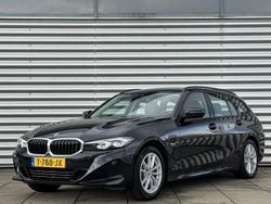 Zwart Gebruikt 2023 BMW 320e Basis Stationwagen | € 35.840 (Eerlijke prijs)