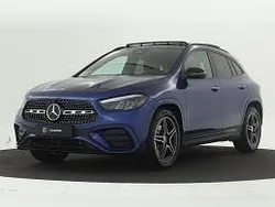 Donker spectraalblauw metaalkleur metallic Gebruikt 2025 Mercedes 180 AMG line Sedan | € 52.950