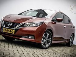 Rood (metallic) Gebruikt 2018 Nissan Leaf Tekna Hatchback | € 10.940 (Goede deal)