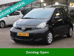 Zwart (metallic) Gebruikt 2010 Toyota Aygo Comfort Hatchback | € 2.745 (Eerlijke prijs)