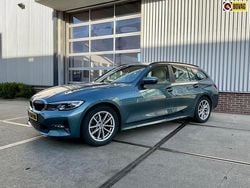 Blauw Gebruikt 2021 BMW 318 Stationwagen | € 23.950 (Goede deal)