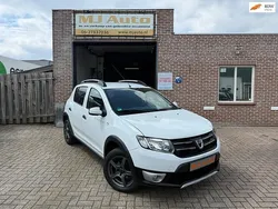 Wit Gebruikt 2014 Dacia Sandero Lauréate Hatchback | € 6.999 (Eerlijke prijs)