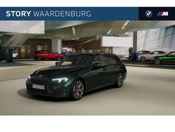 Groen Nieuw 2025 BMW 330e Comfort Edition Stationwagen | € 75.376 (Eerlijke prijs)