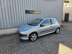 Grijs Gebruikt 2003 Peugeot 206 Premium Hatchback | € 999 (Eerlijke prijs)