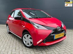 Rood Gebruikt 2014 Toyota Aygo X-play Hatchback | € 5.495 (Eerlijke prijs)
