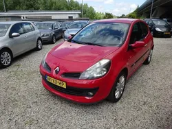 Rood Gebruikt 2007 Renault Clio II Dynamique Hatchback | € 1.995 (Goede deal)