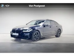 M carbonschwarz metallic (zwart metallic) Gebruikt 2021 BMW M550 Comfort Edition Sedan | € 62.895 (Eerlijke prijs)