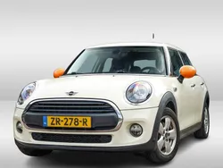 Wit Gebruikt 2019 Mini ONE Business Hatchback | € 16.395 (Eerlijke prijs)