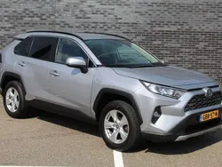 Grijs Gebruikt 2021 Toyota RAV4 Hybrid Comfort SUV | € 31.950 (Eerlijke prijs)